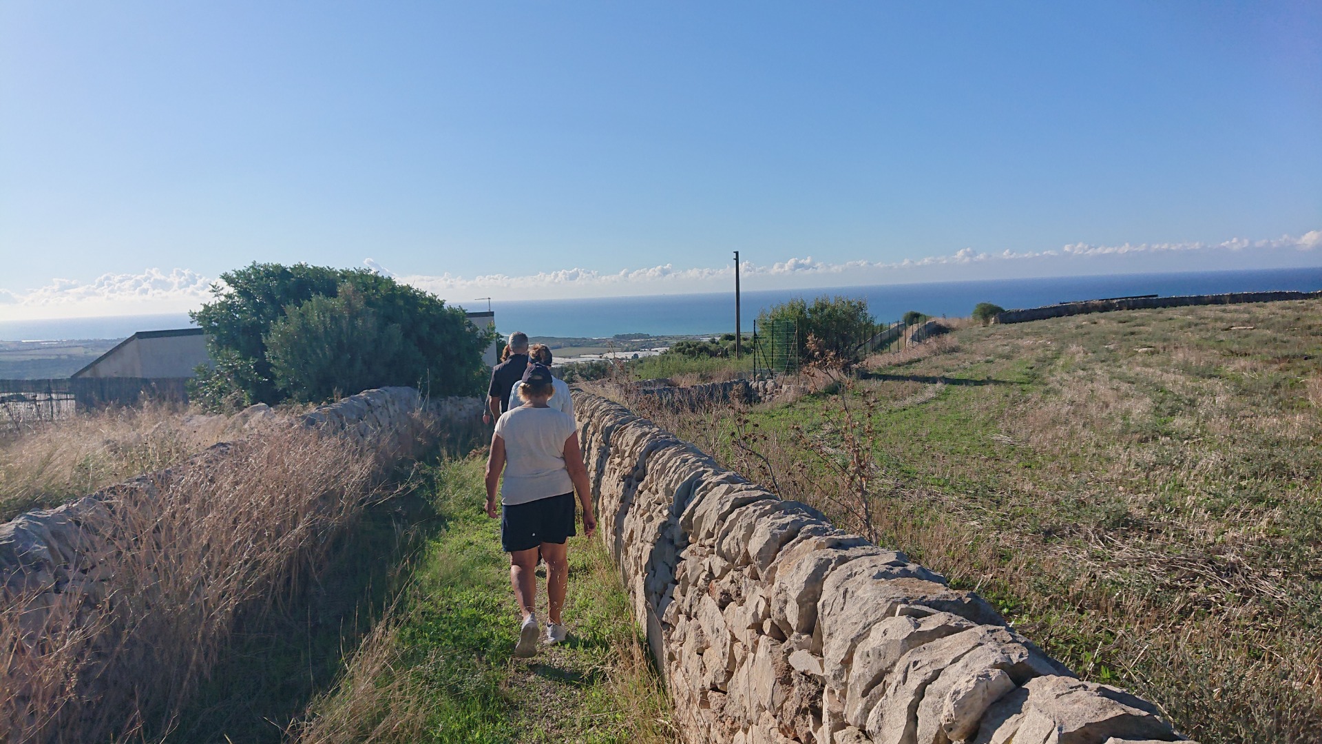 Vandring med Sally ovanför marinan